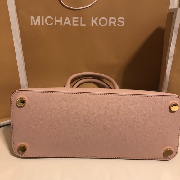 🎉SOLD🎉New MKLarge Pink Dome Satchel Handbag - Picture 4 of 8